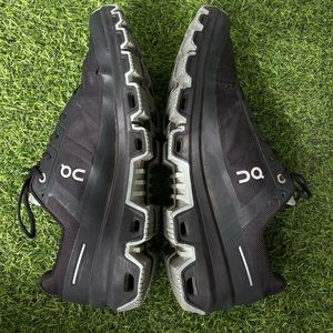 On Mens Swiss Engineering Cloudventure Black Running Shoes Sneaker Sz 10.5 WIDE